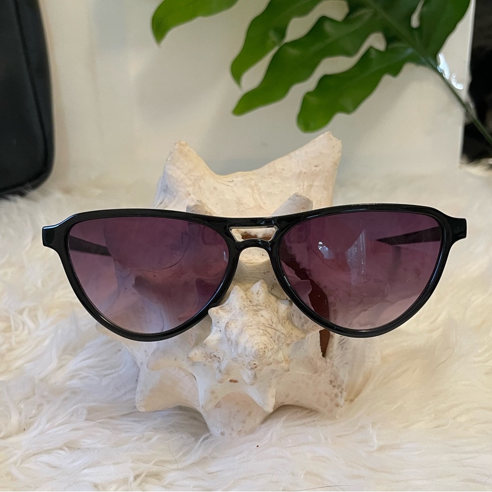 Foster Grant sunglasses ๐ถ๏ธ - Picture 4 of 8